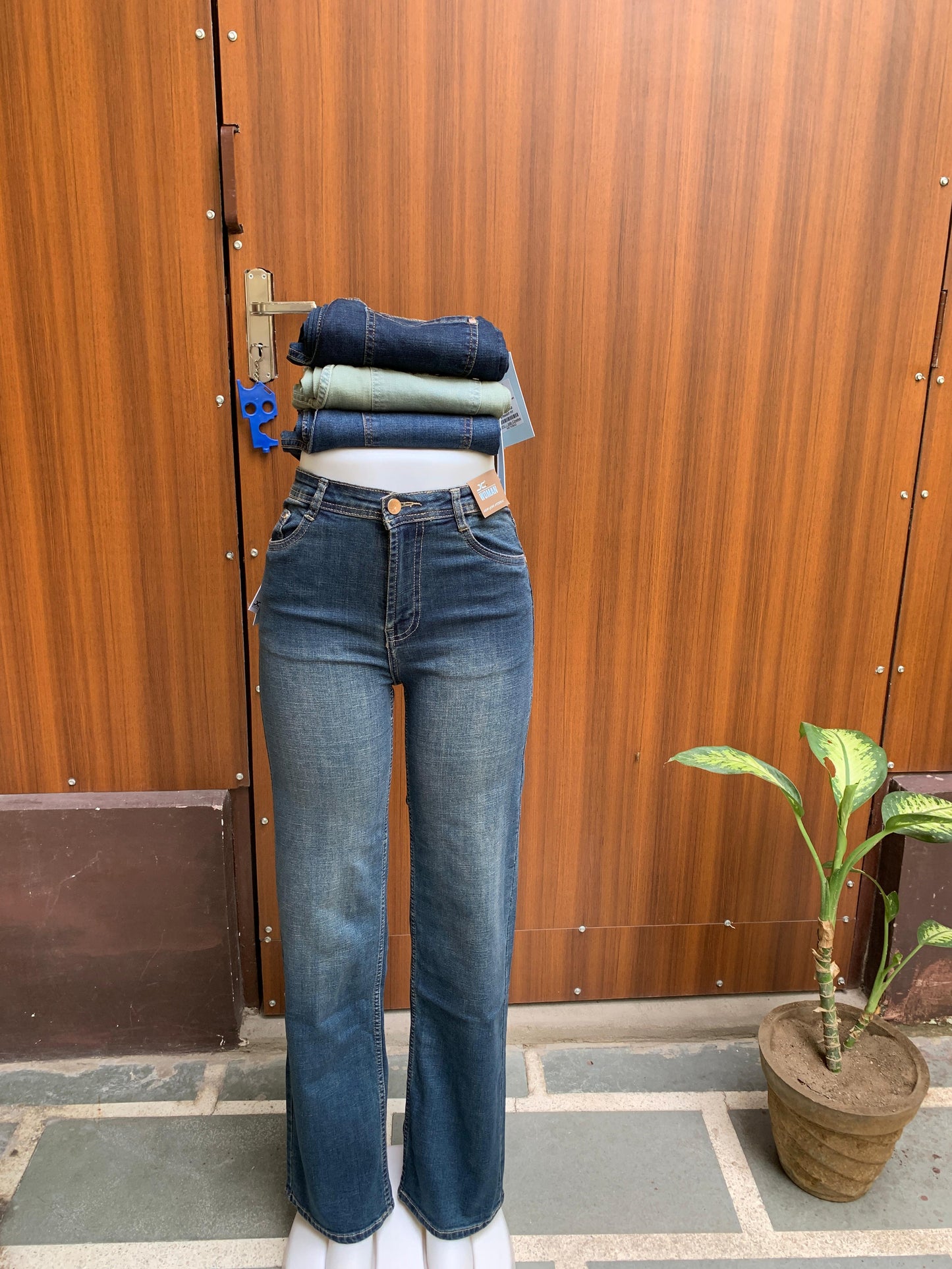 The 'Street Vibe' Relaxed Straight Jeans. WJ 5143