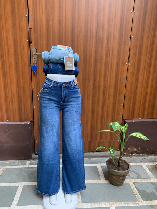 The Essential Straight-Fit Denim Jeans. WJ 5418