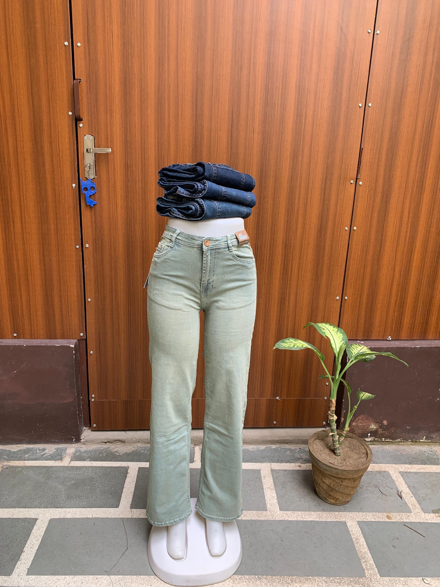 The 'Street Vibe' Relaxed Straight Jeans. WJ 5143